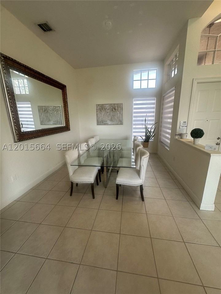 18571 Sw 44th St - Photo 7 of 36
