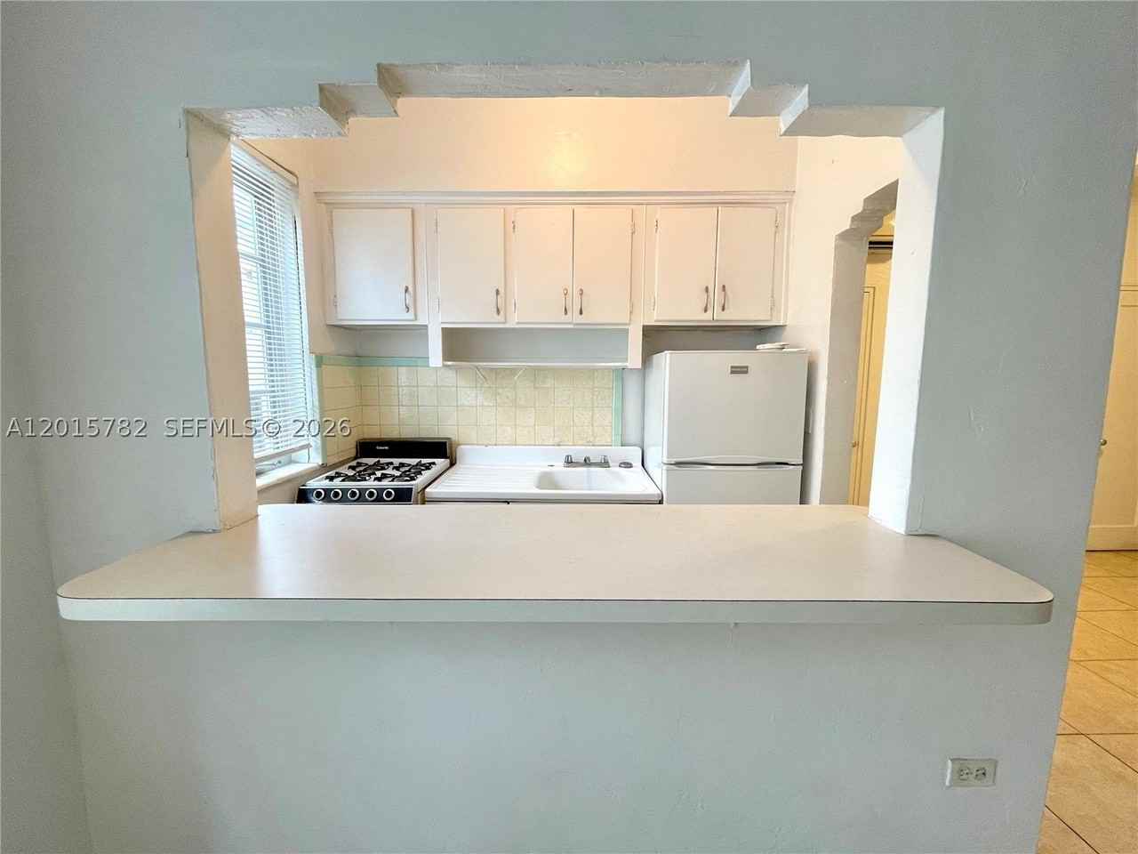 901 Collins Ave #103 - Photo 4 of 10