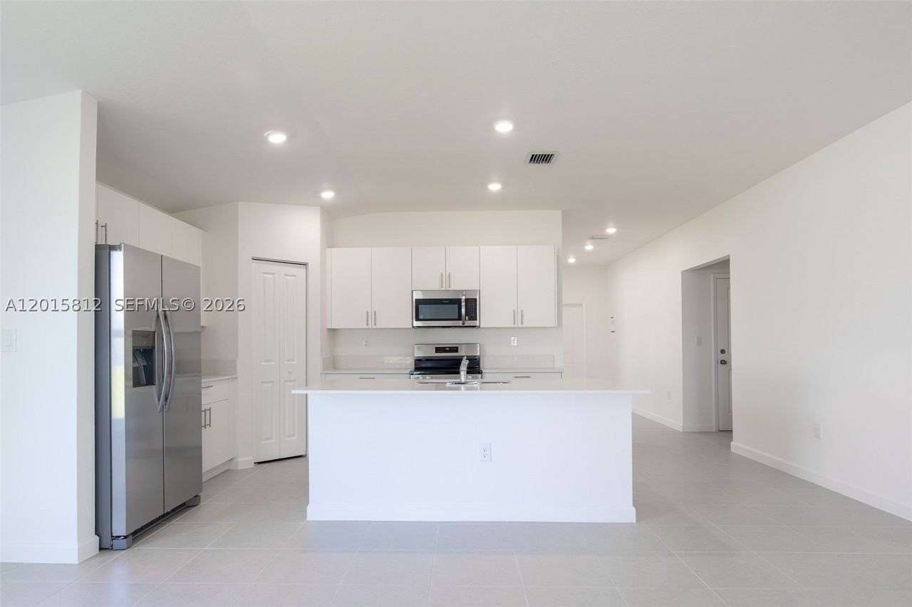 17564 Sw 285th St - Photo 3 of 43