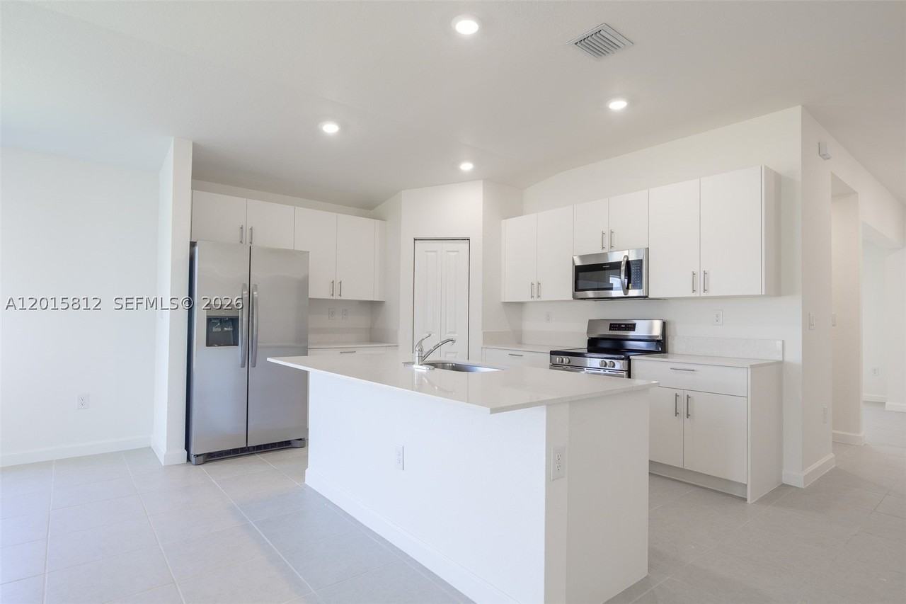 17564 Sw 285th St - Photo 4 of 43