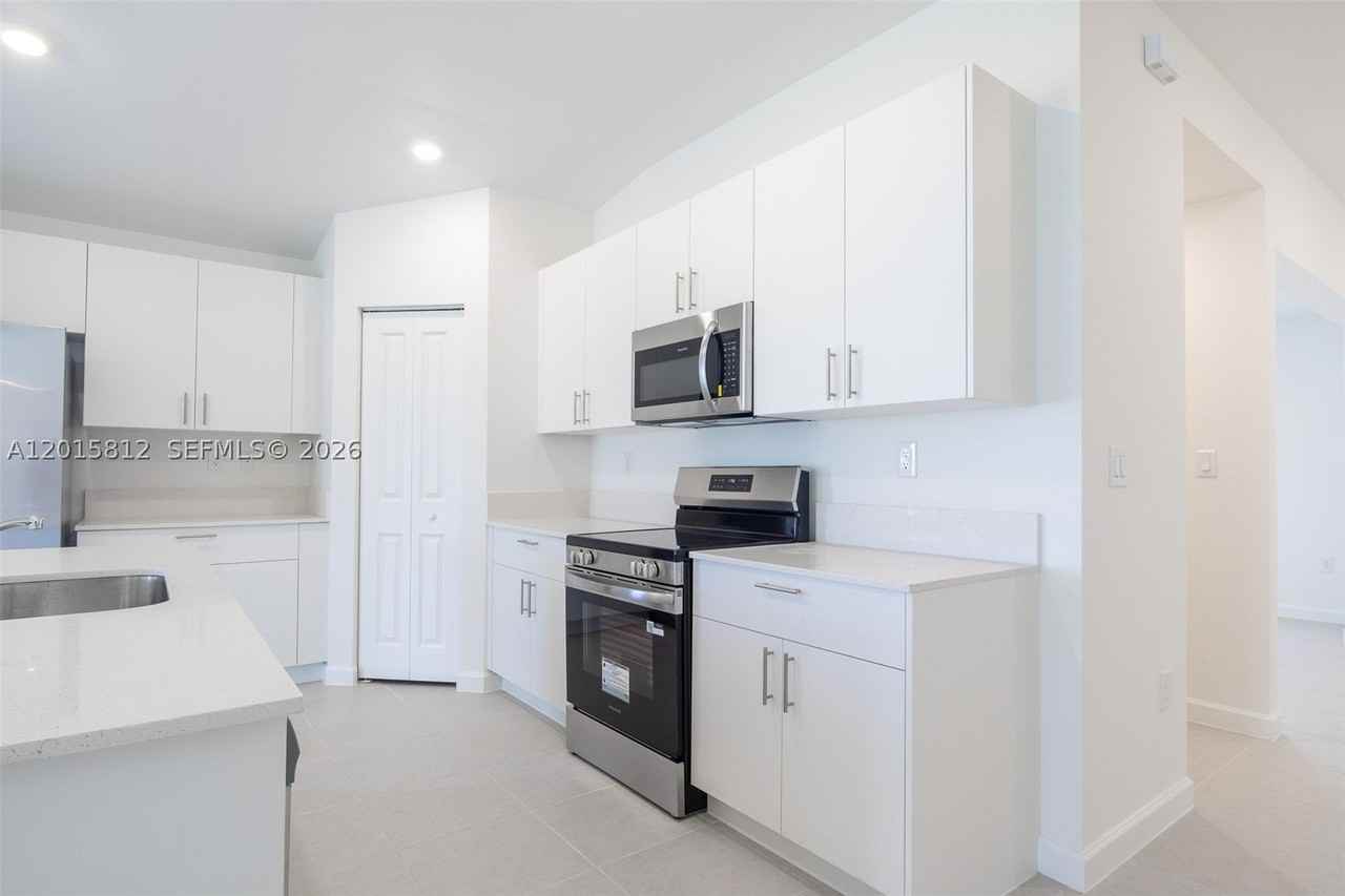17564 Sw 285th St - Photo 7 of 43