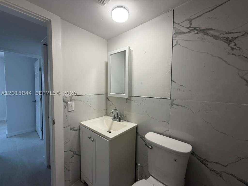 1461 Sw 7th St #1 - Photo 7 of 11