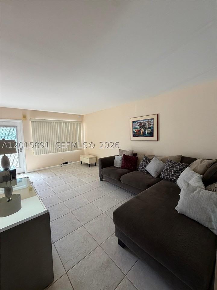 3032 Hythe B #3032 - Photo 3 of 27