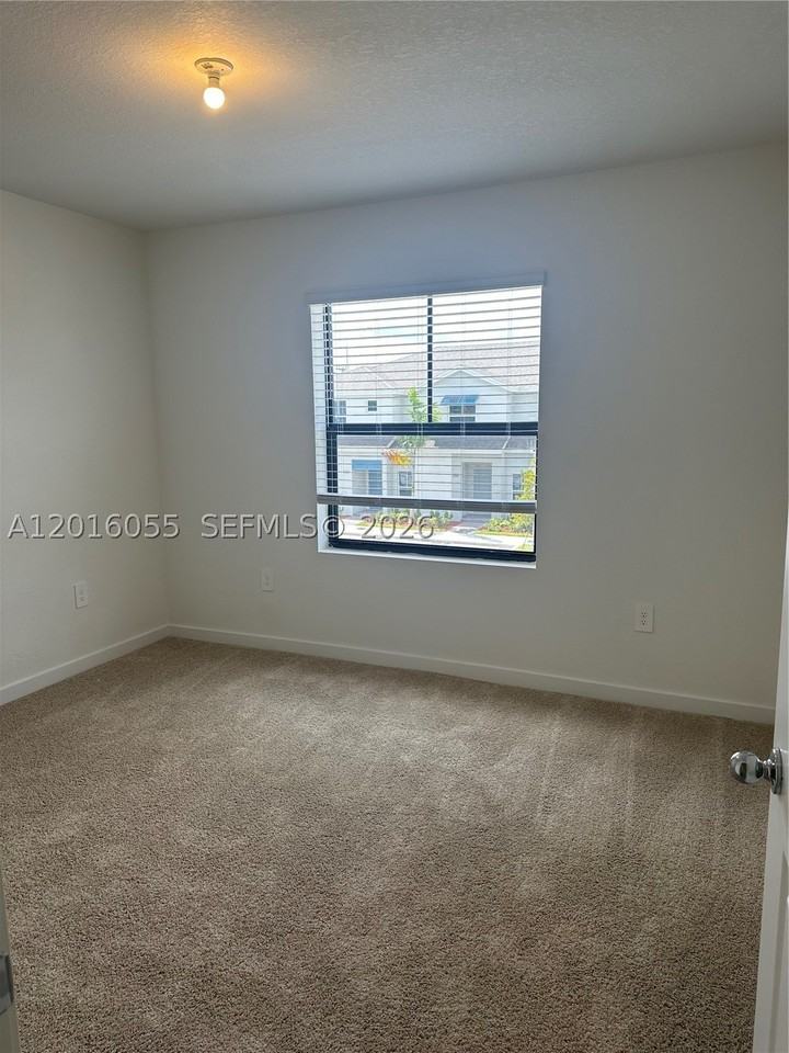 509 Ne 1st Dr - Photo 7 of 24