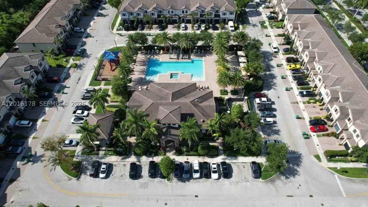 11540 Sw 151st Ave - Photo 4 of 32