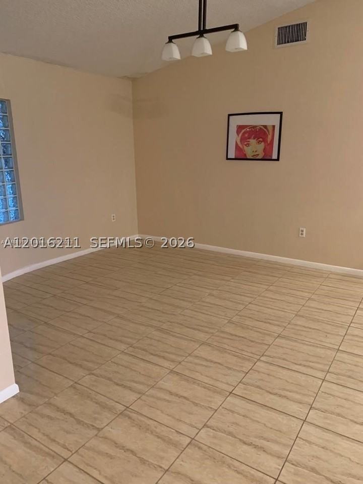 10340 Sw 15th St - Photo 4 of 19