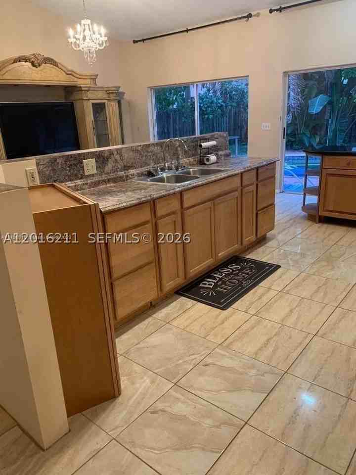 10340 Sw 15th St - Photo 5 of 19