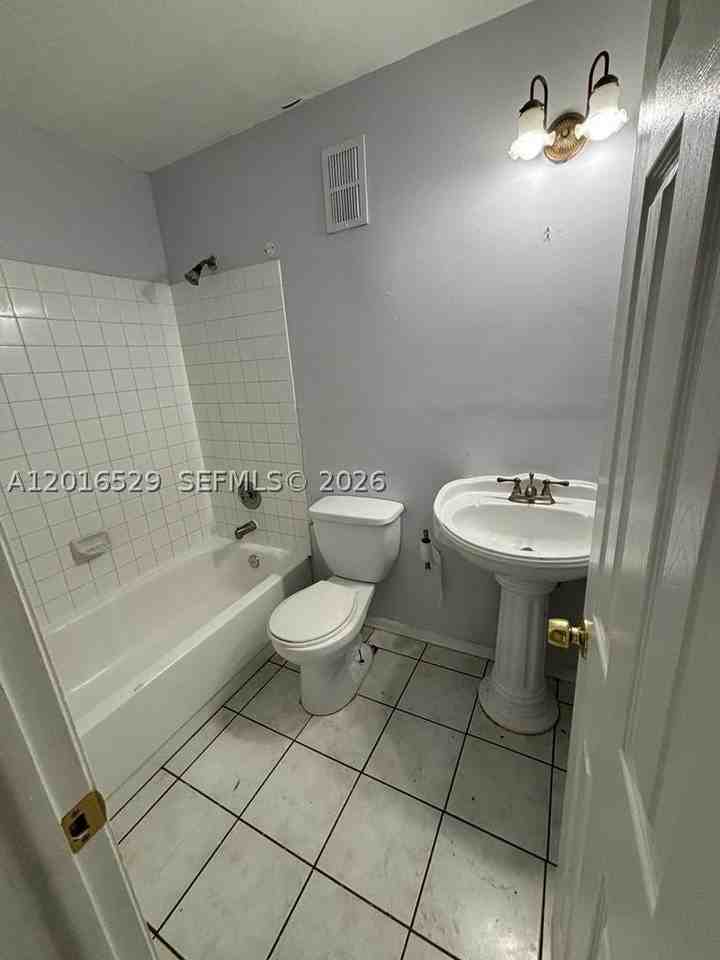 10329 Nw 11th St #201 - Photo 6 of 12