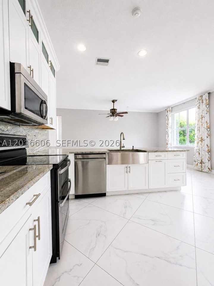 963 Falling Water Rd - Photo 3 of 29