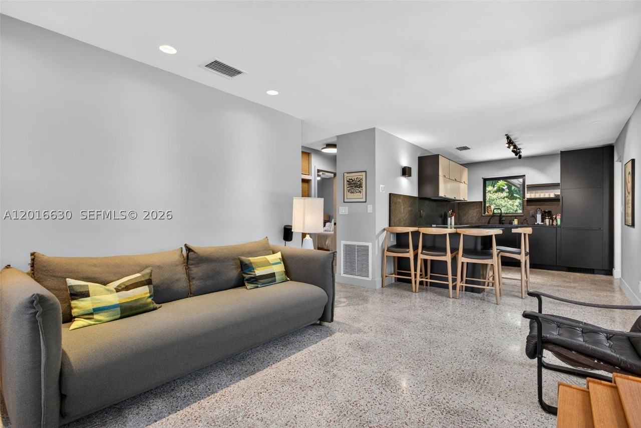 3781 Ne 13th Ave - Photo 4 of 25