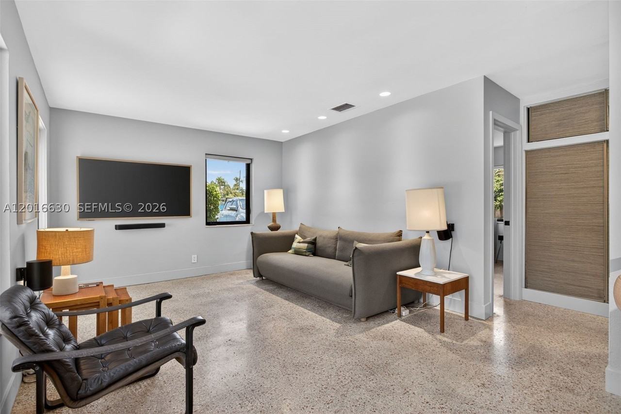 3781 Ne 13th Ave - Photo 7 of 25