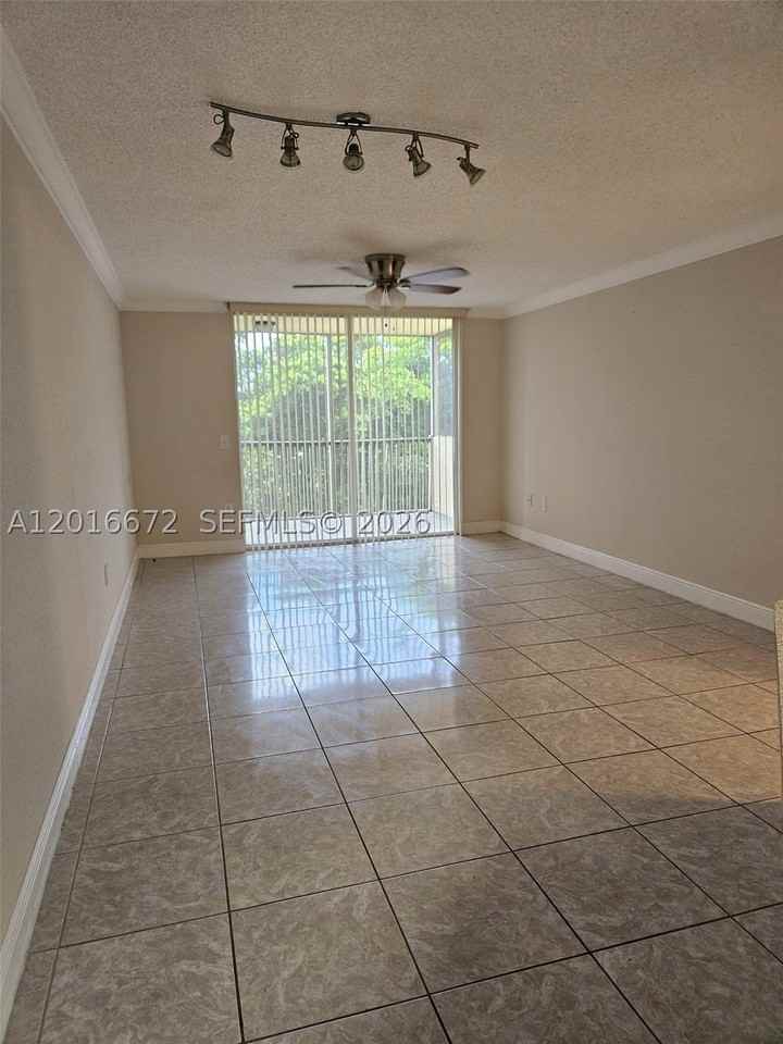 8245 Lake Dr #401 - Photo 6 of 22