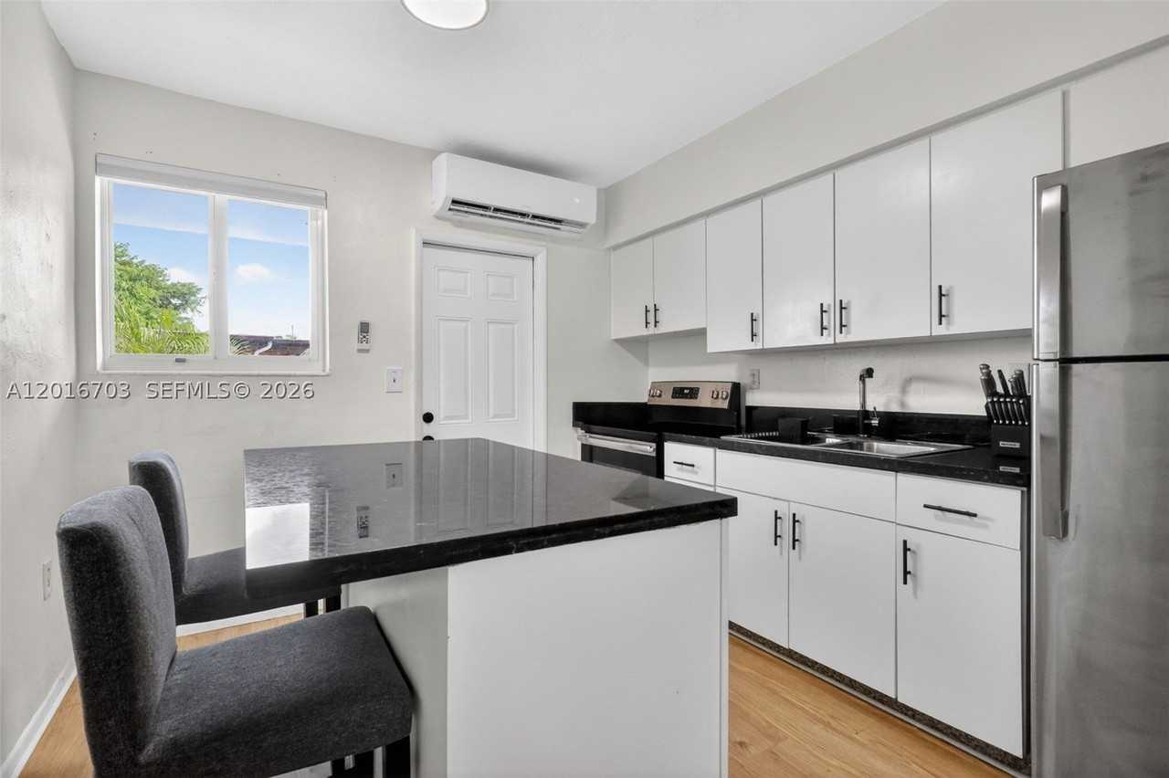 1003 Ne 110th St #1003 - Photo 6 of 28