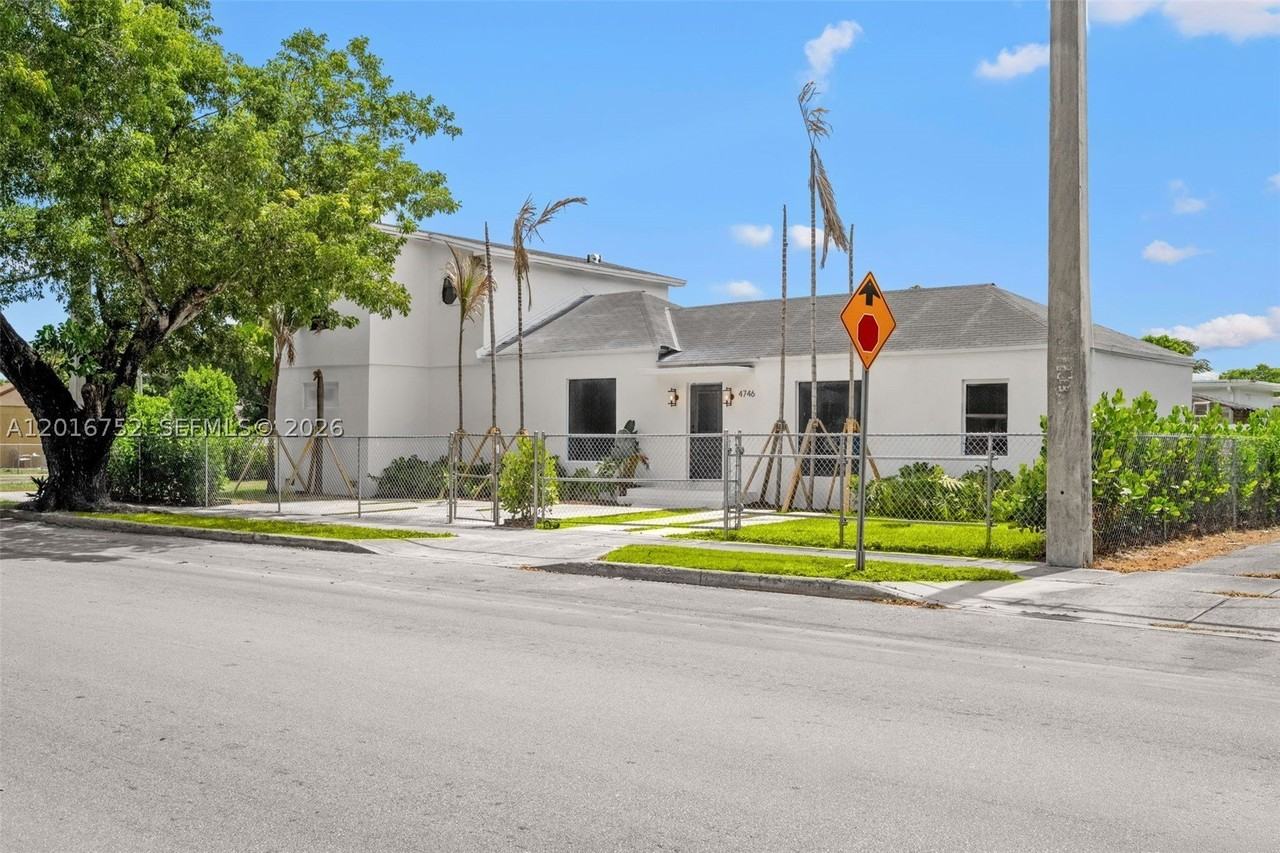4746 Nw 10th Ave - Photo 3 of 40