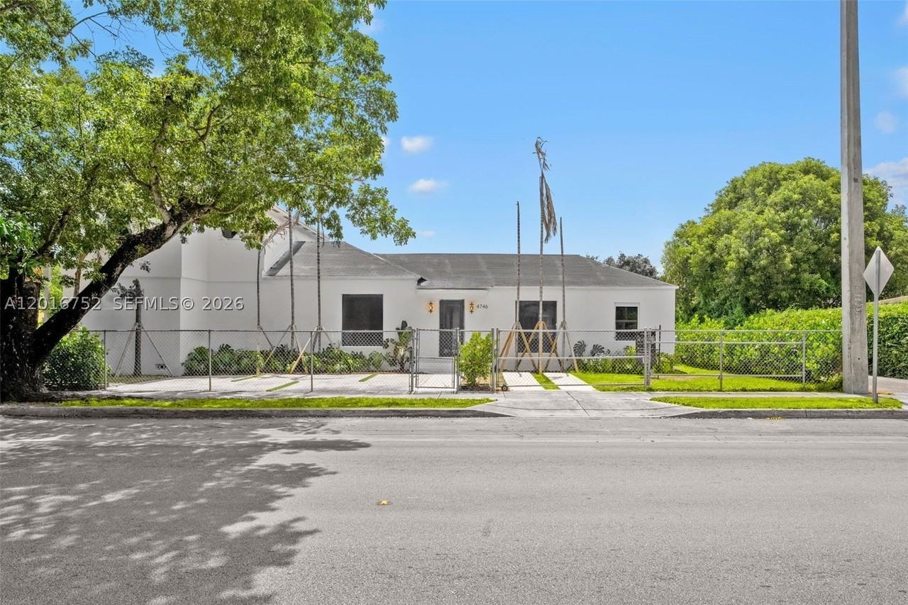 4746 Nw 10th Ave - Photo 4 of 40