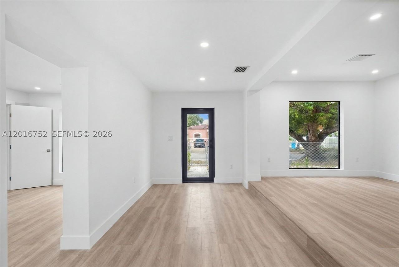 4746 Nw 10th Ave - Photo 6 of 40