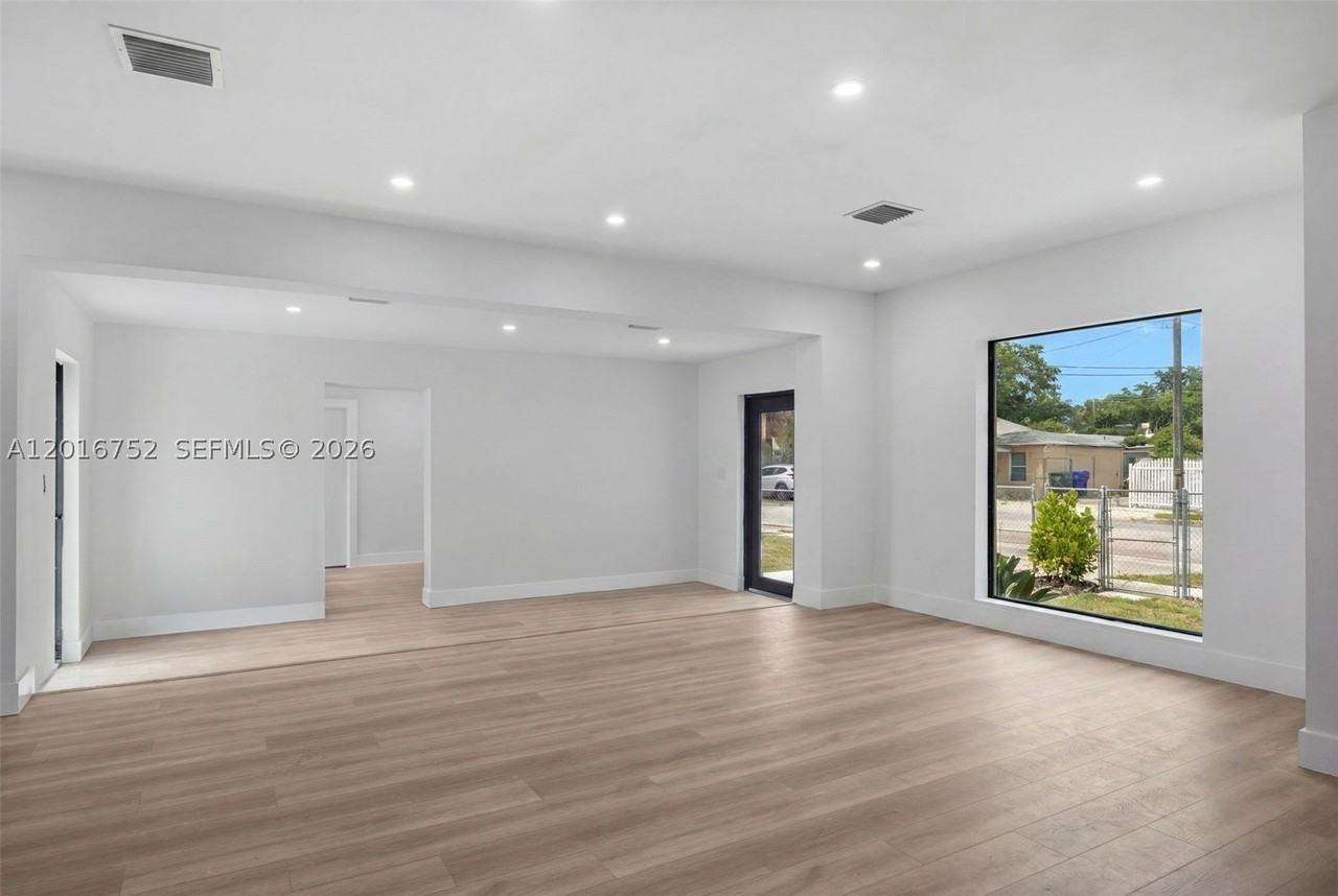 4746 Nw 10th Ave - Photo 7 of 40