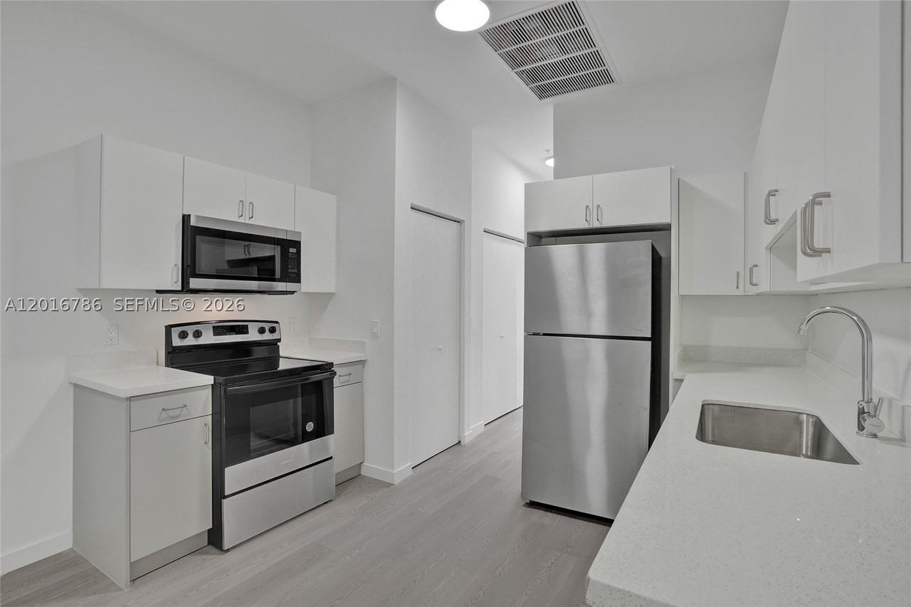 1567 Nw 1st St #9