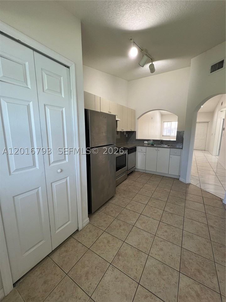 2931 Se 12th Rd #204-55 - Photo 5 of 12
