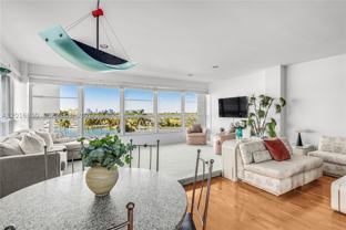 4925 Collins Ave #5F - Photo 1 of 1