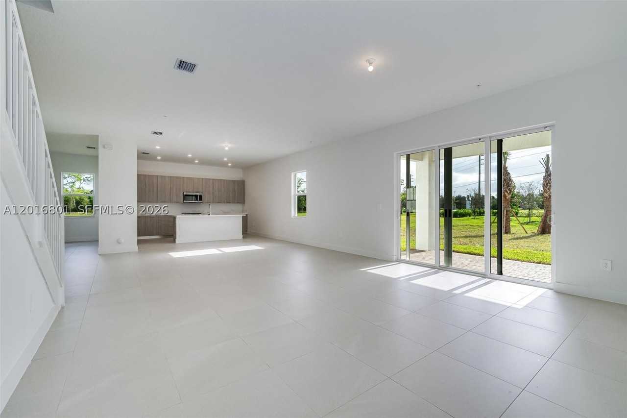 4480 Sw 122nd Ter #0 - Photo 4 of 23