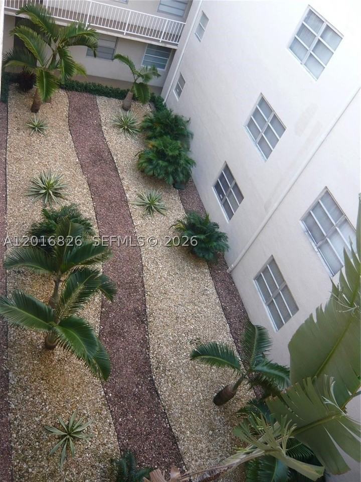 7715 Sw 86th St - Photo 4 of 12