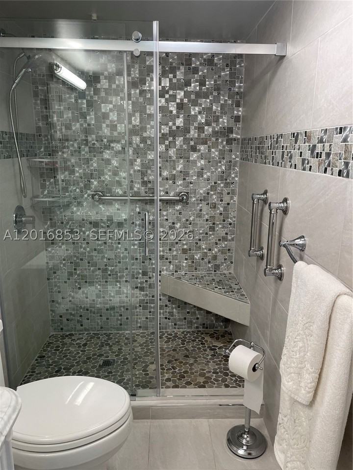 2091 Yarmouth E #2091 - Photo 5 of 15