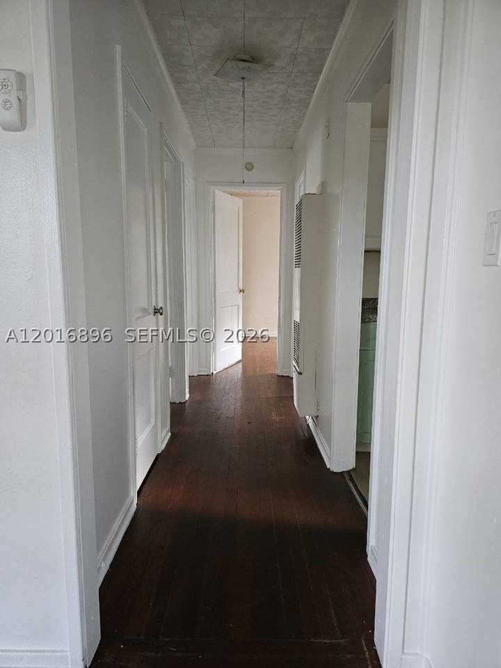 1217 N D St - Photo 3 of 6