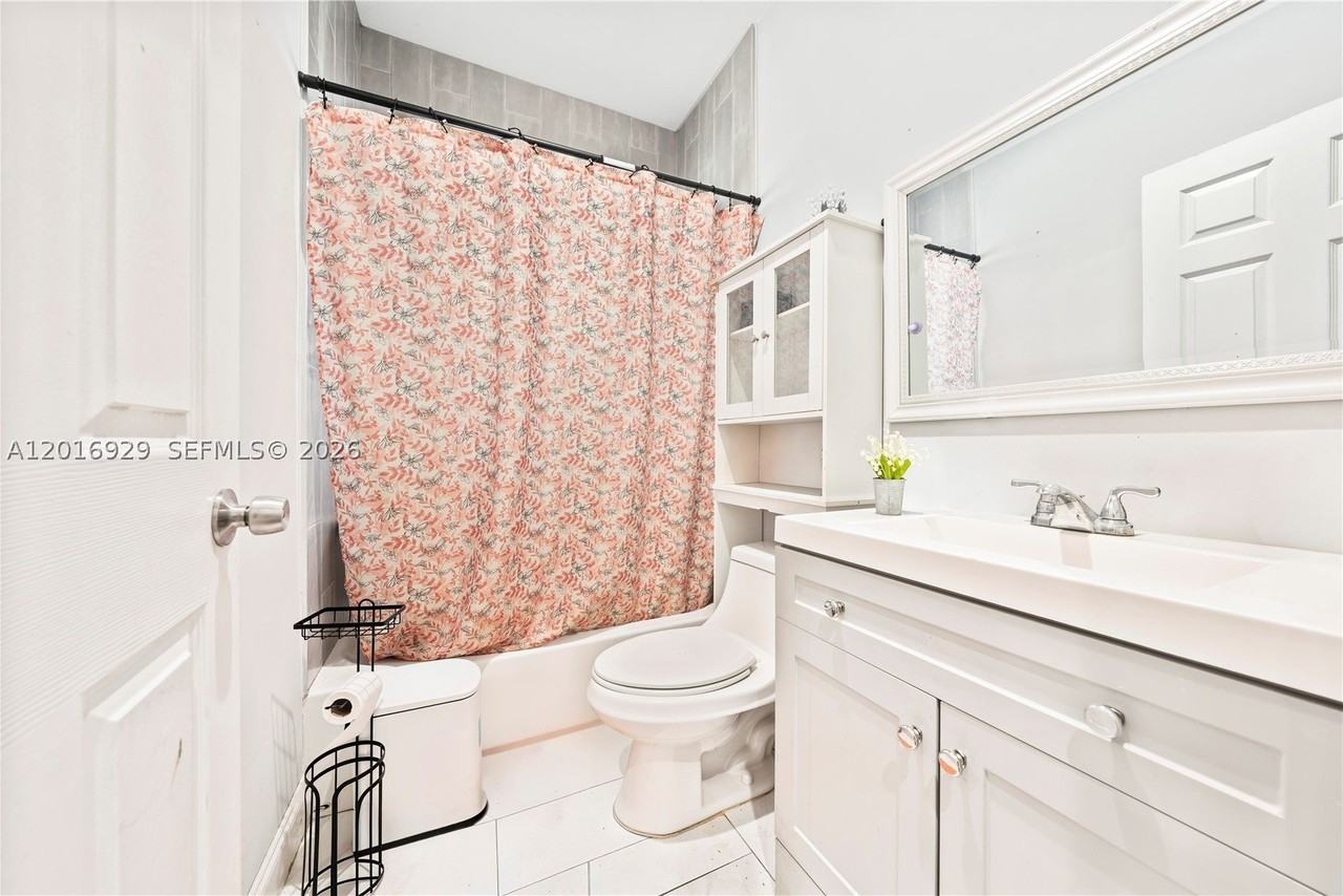 4721 Nw 15th Ct #1 - Photo 6 of 11