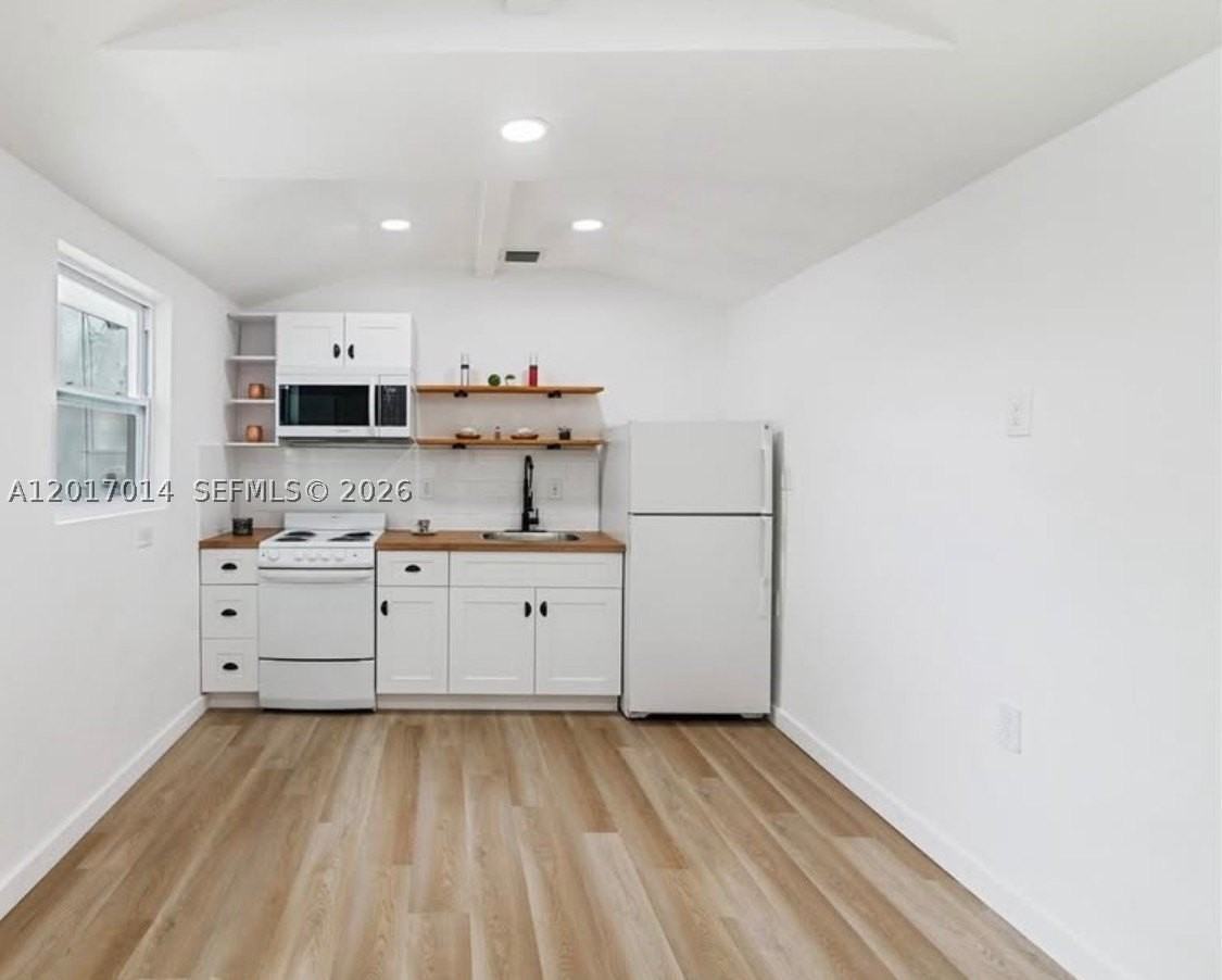 954 Nw 75th St #B - Photo 2 of 11