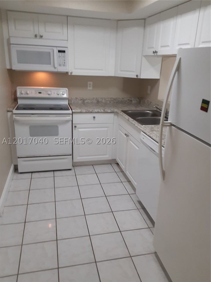 2713 Nw 47th Ter #504 - Photo 3 of 13