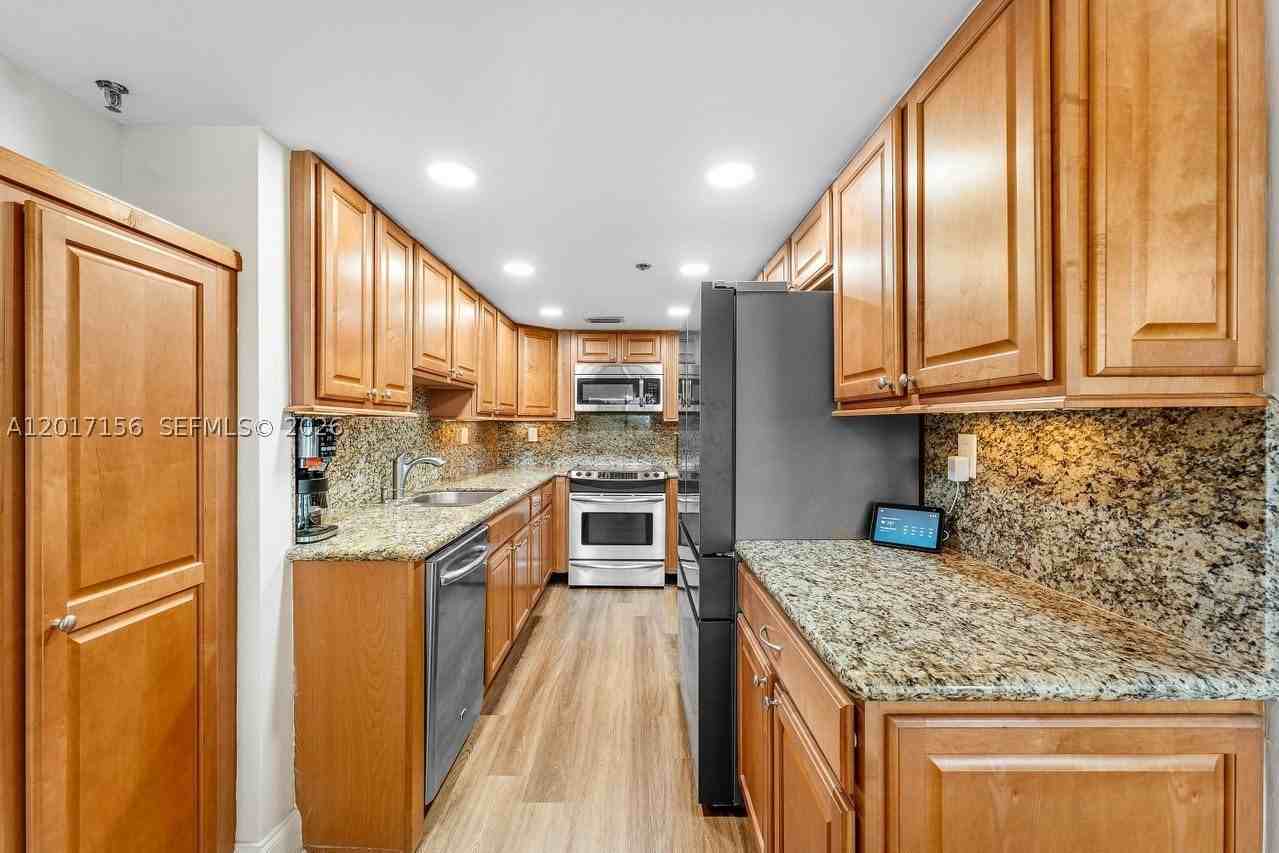 364 Golfview Rd #505 - Photo 6 of 22
