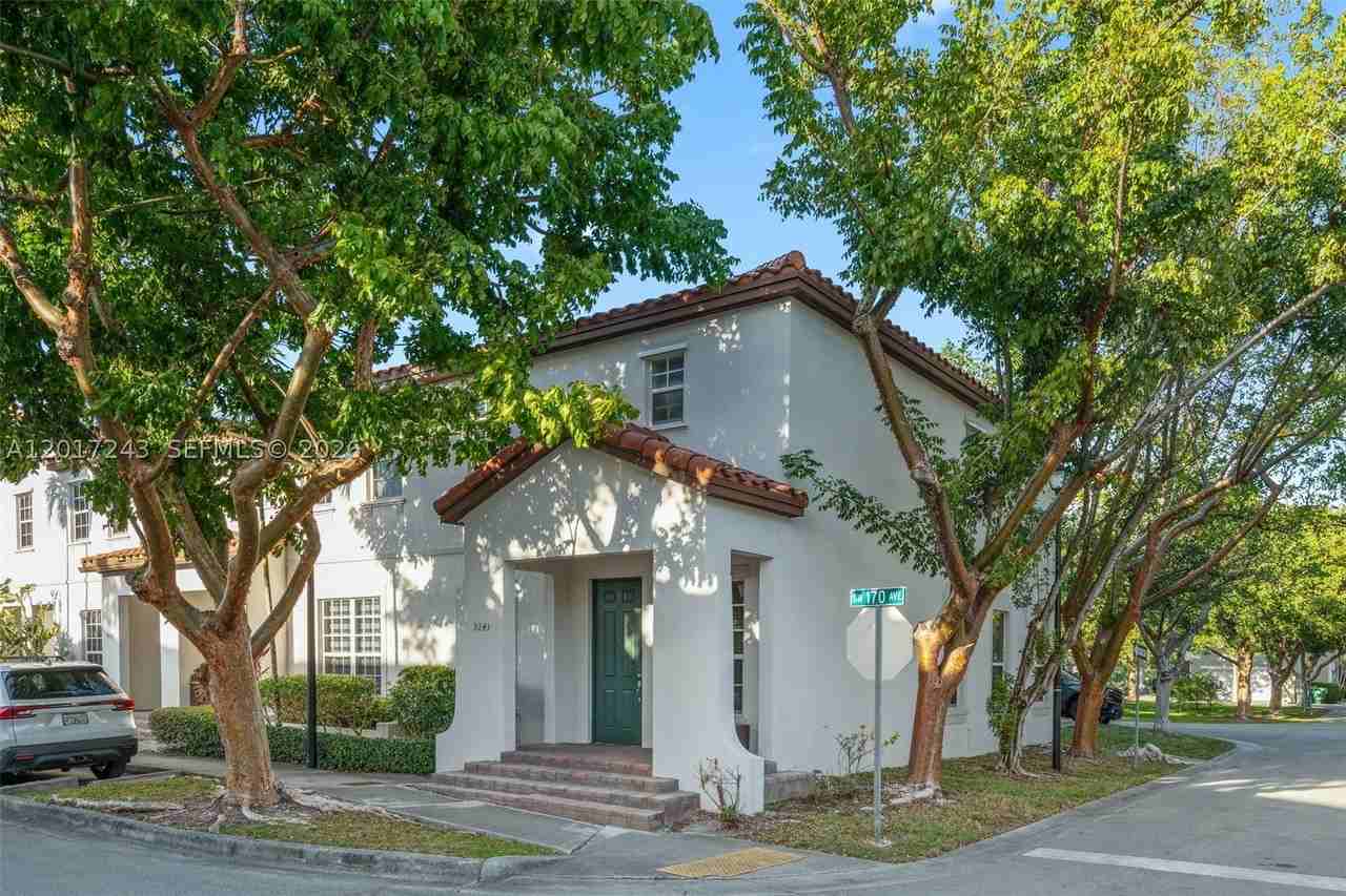 9243 Sw 170th Ave - Photo 2 of 36