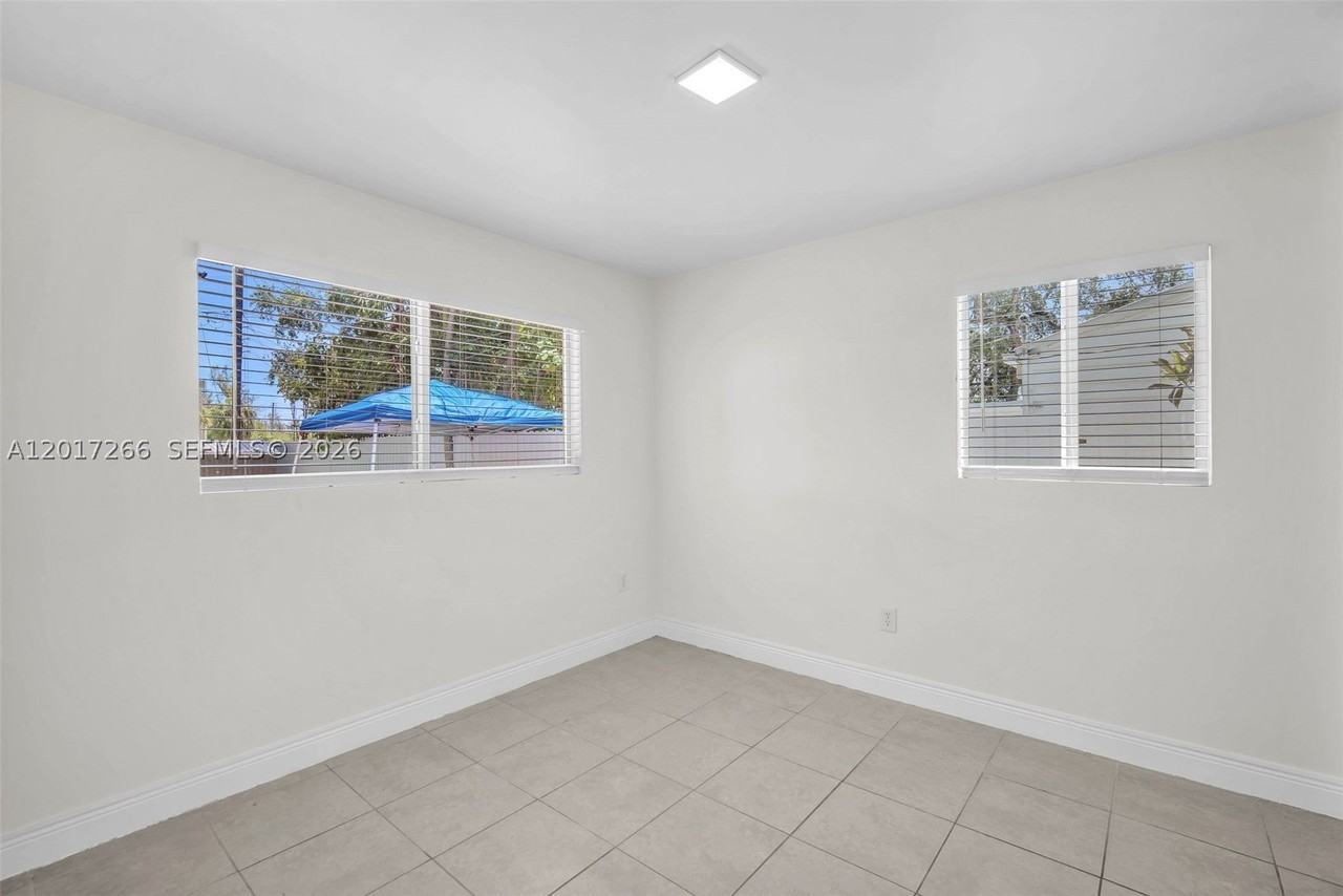 1548 Ne 131st Ln #1548 - Photo 4 of 27
