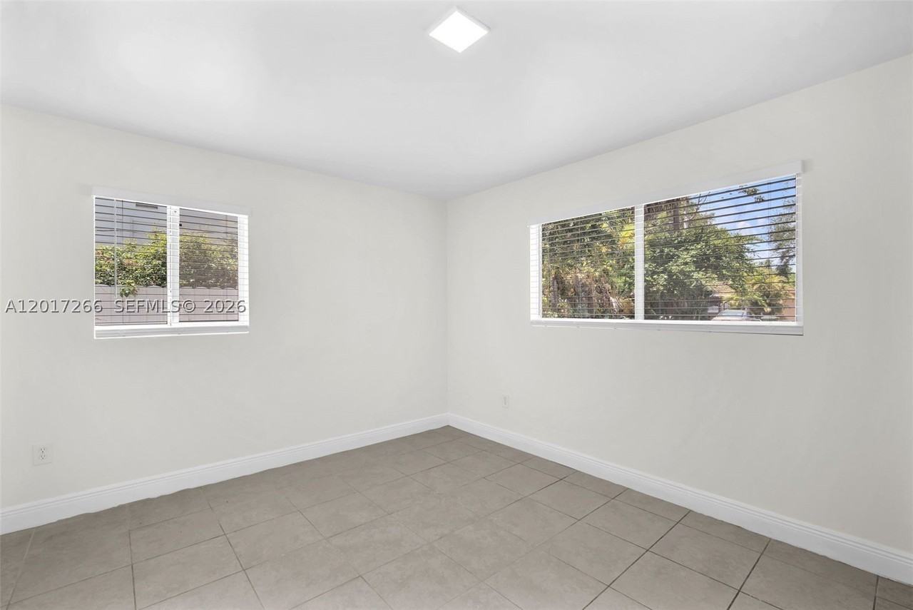 1548 Ne 131st Ln #1548 - Photo 7 of 27