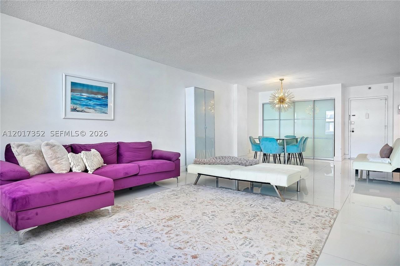 9511 Collins Ave #901
