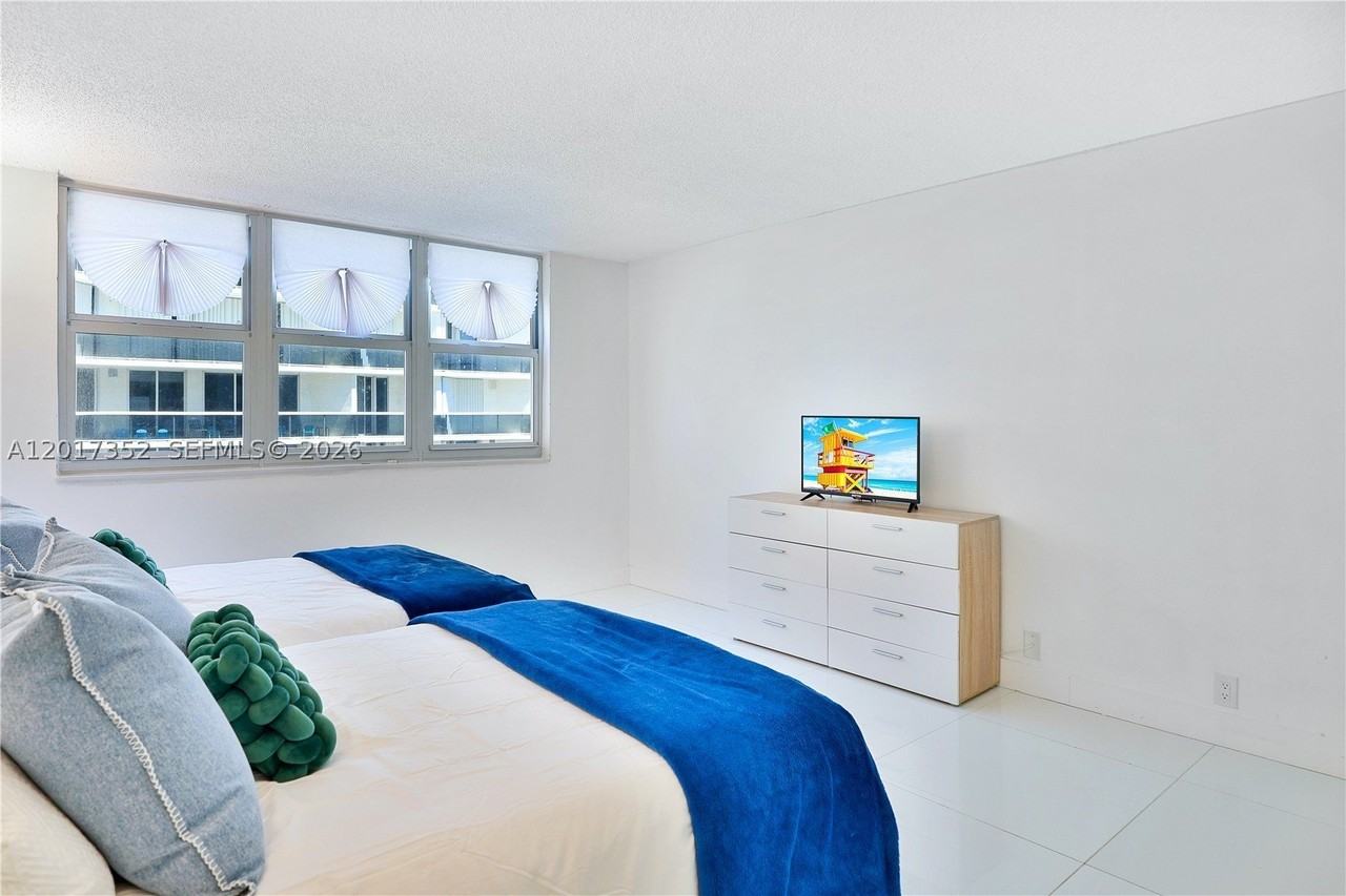 9511 Collins Ave #901 - Photo 4 of 10