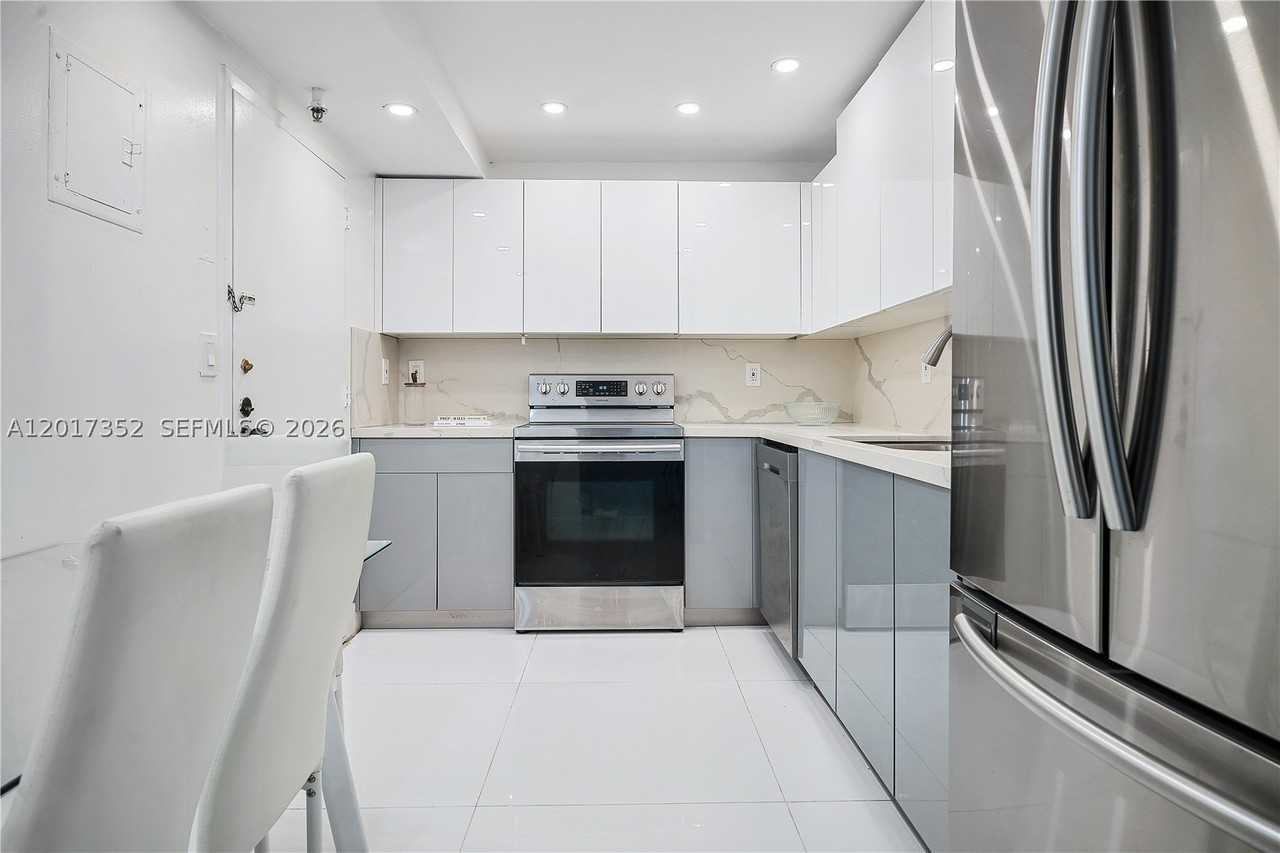 9511 Collins Ave #901 - Photo 5 of 10