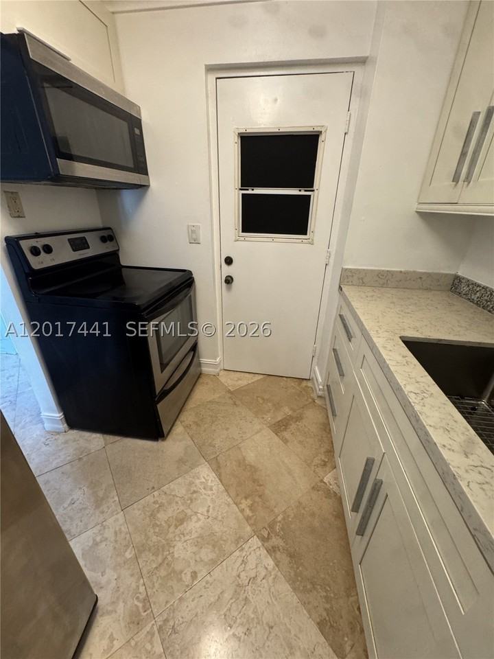 1407 Ne 56th St #316