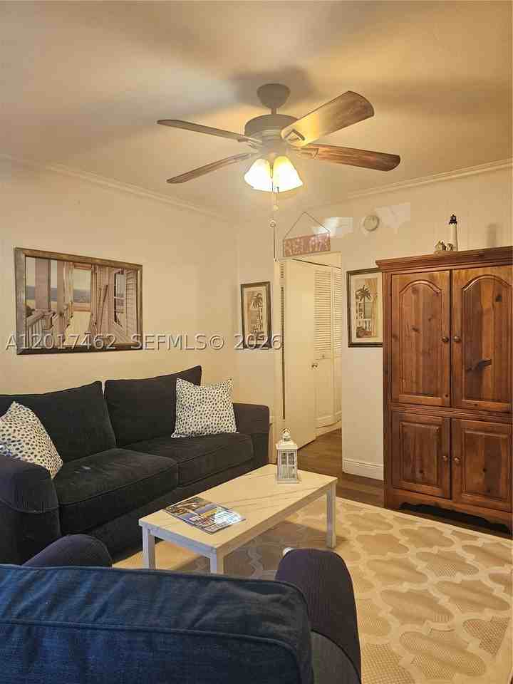 325 Fernwood Rd #10 - Photo 5 of 12