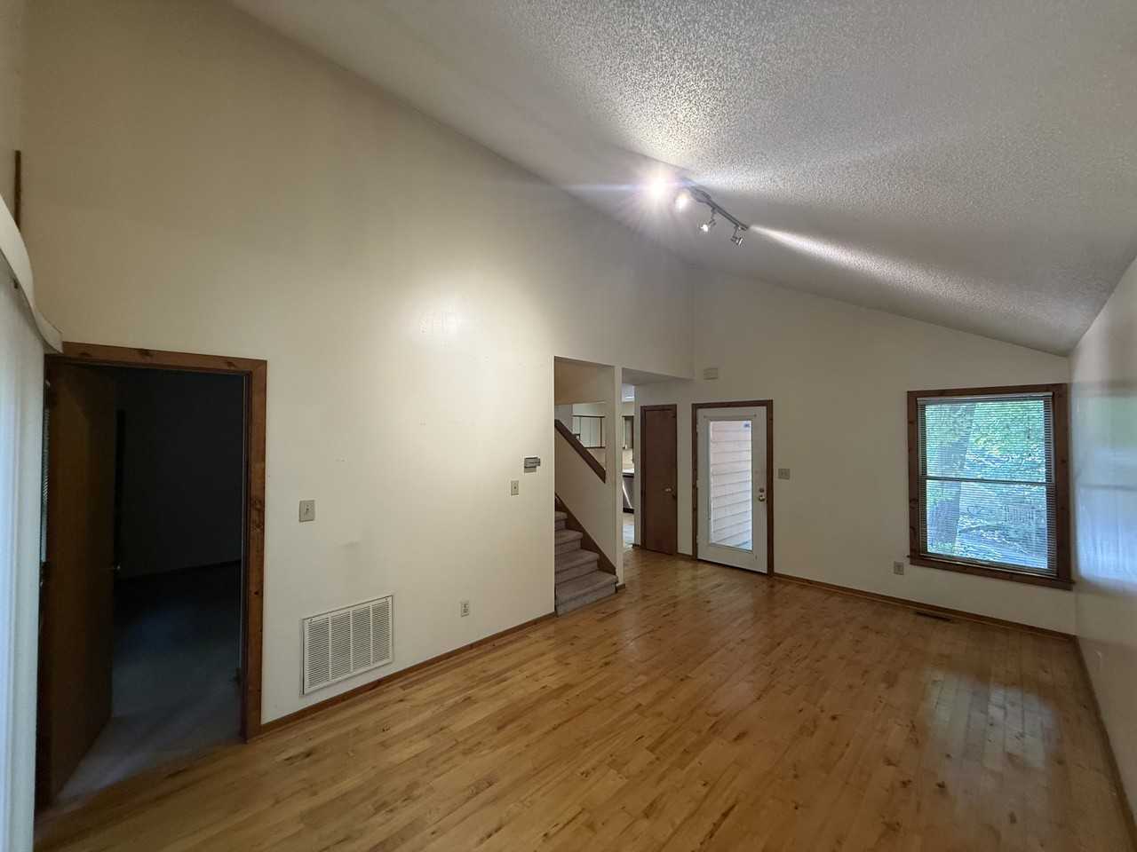 113 S Peak Dr #1 - Photo 5 of 10