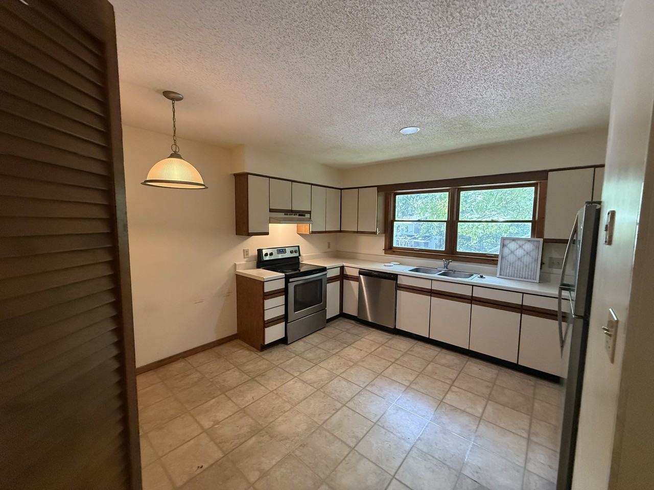 113 S Peak Dr #1 - Photo 6 of 10