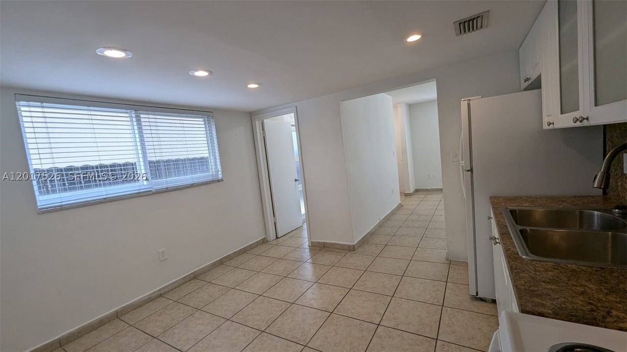 3525 Sw 25th Ter #1 - Photo 3 of 16