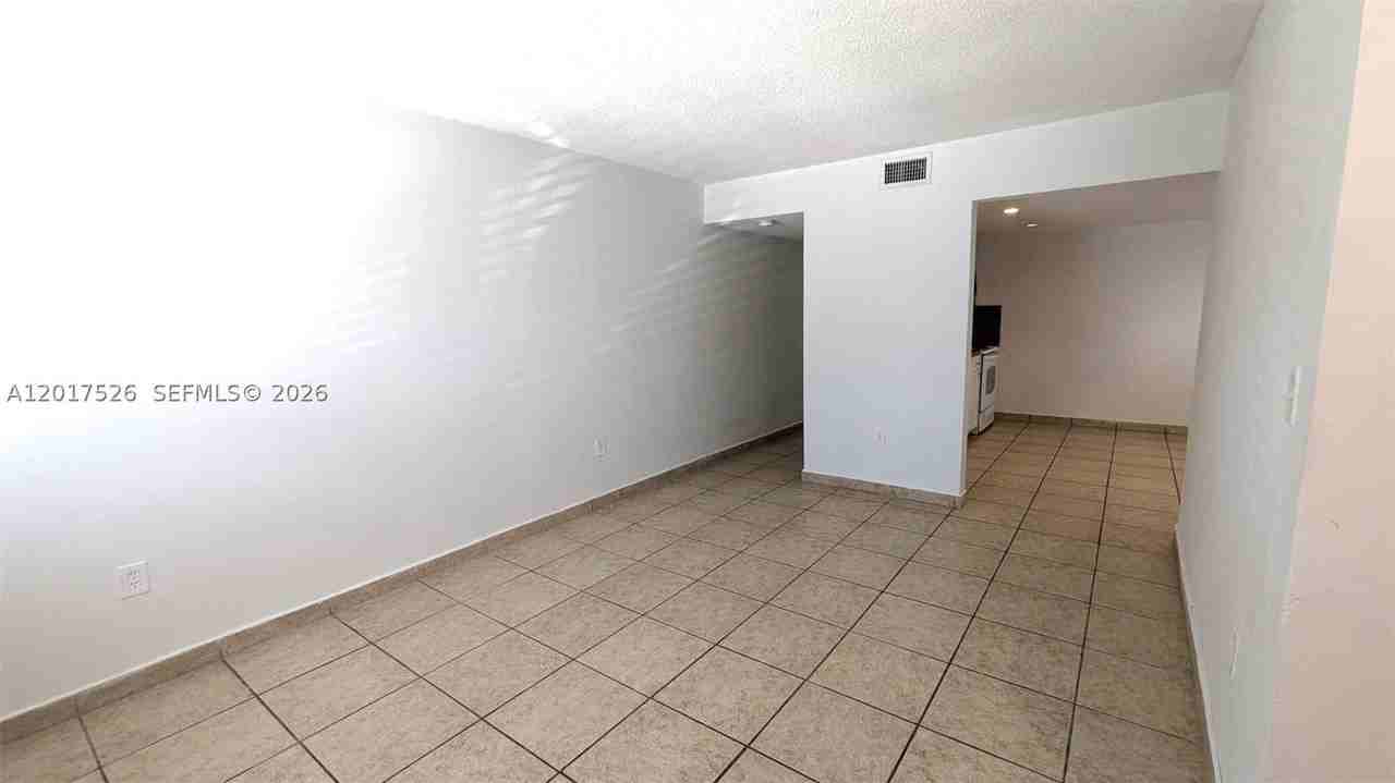 3525 Sw 25th Ter #1 - Photo 4 of 16