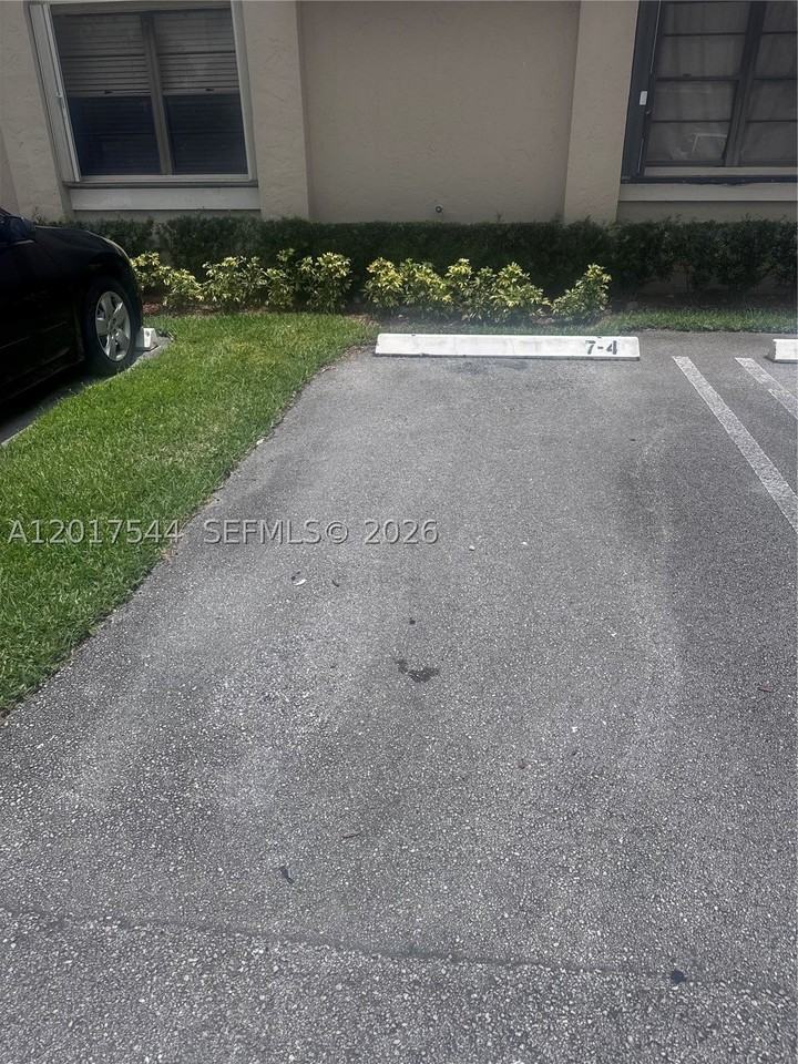 6532 Nw 170th Ter - Photo 2 of 38