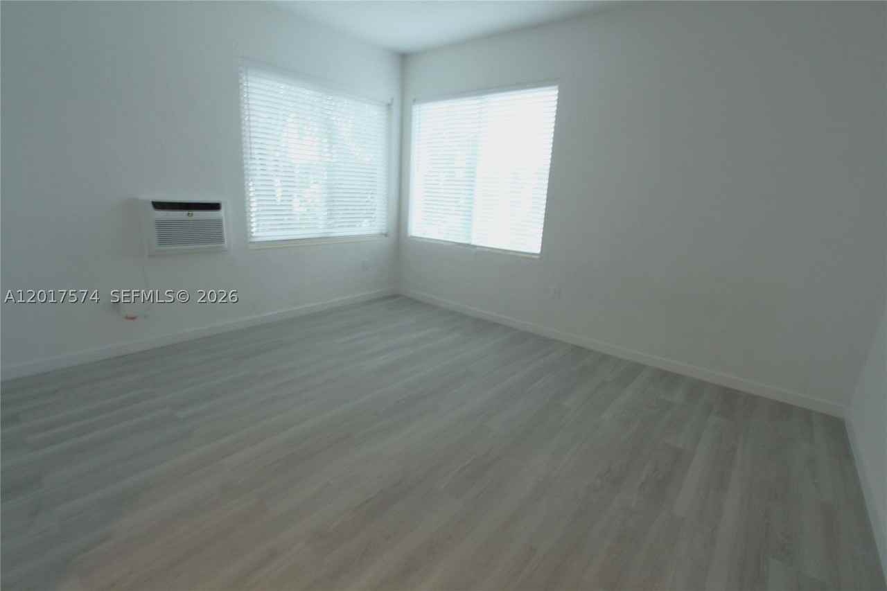 1115 Euclid Ave #17 - Photo 3 of 13