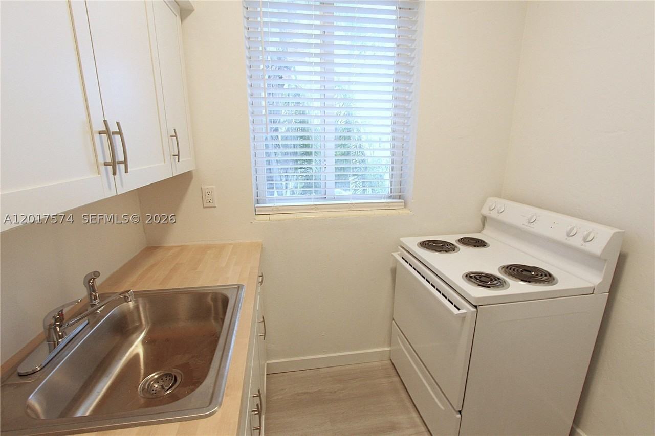 1115 Euclid Ave #17 - Photo 7 of 13