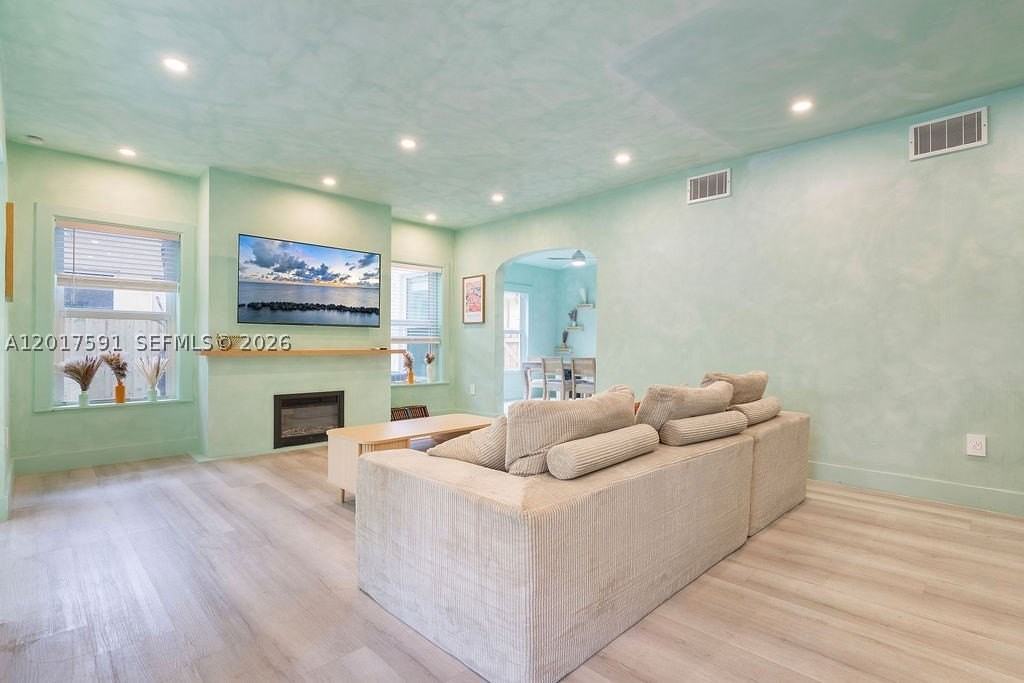 22 Ne 44th St #0 - Photo 7 of 41