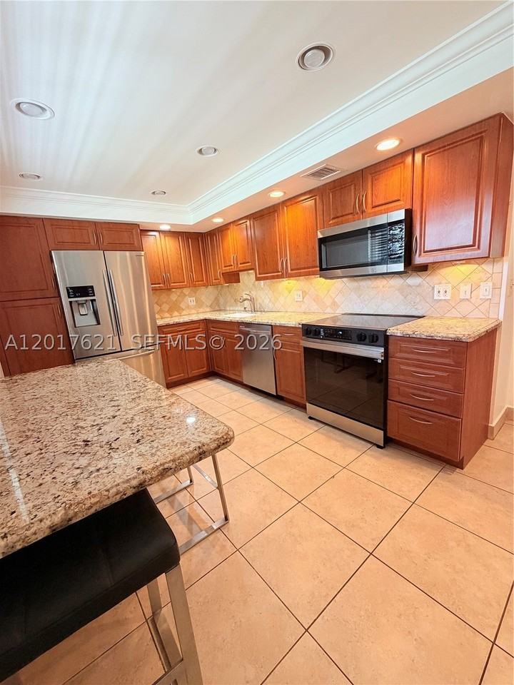 4020 W Palm Aire Dr #403