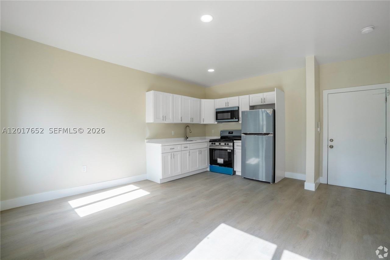 433 Sw 6th St #10 - Photo 2 of 12